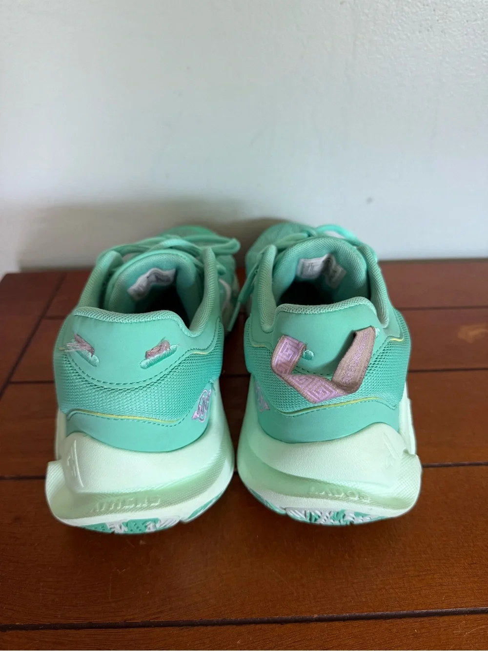 Nike Giannis Immortality 2 Light Menta Green Mens Basketball Sneakers Size 11